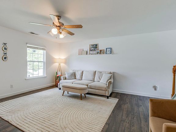 4th image of 928 Northern Dancer Ln