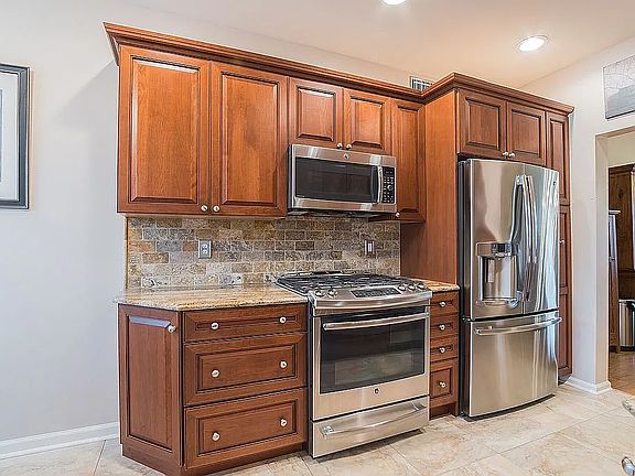 3rd image of 202 Cheshire Ct
