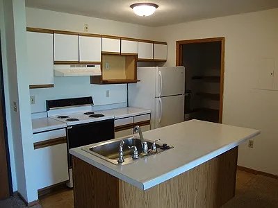 Valley Manor Apartments — Photo 6