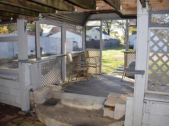 5th image of 1031 N Pierce Ave