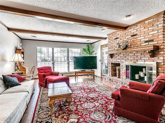 3rd image of 9809 S Harvey Ave