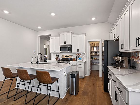 3rd image of 1913 Colonial Ave