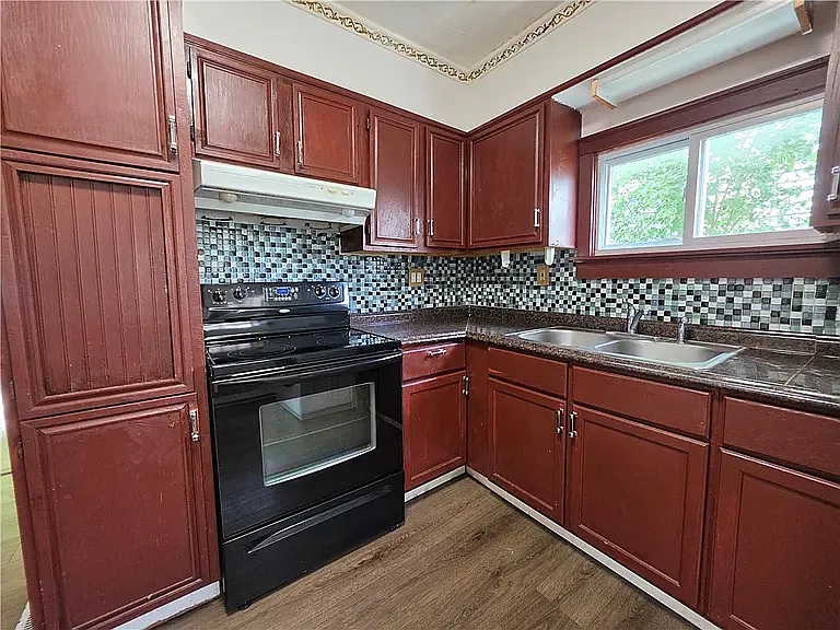 1150 Beaumont Ave — Photo 7