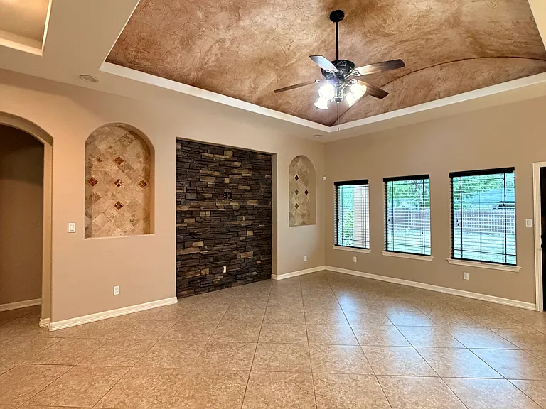 1501 Granada Cir — Photo 26