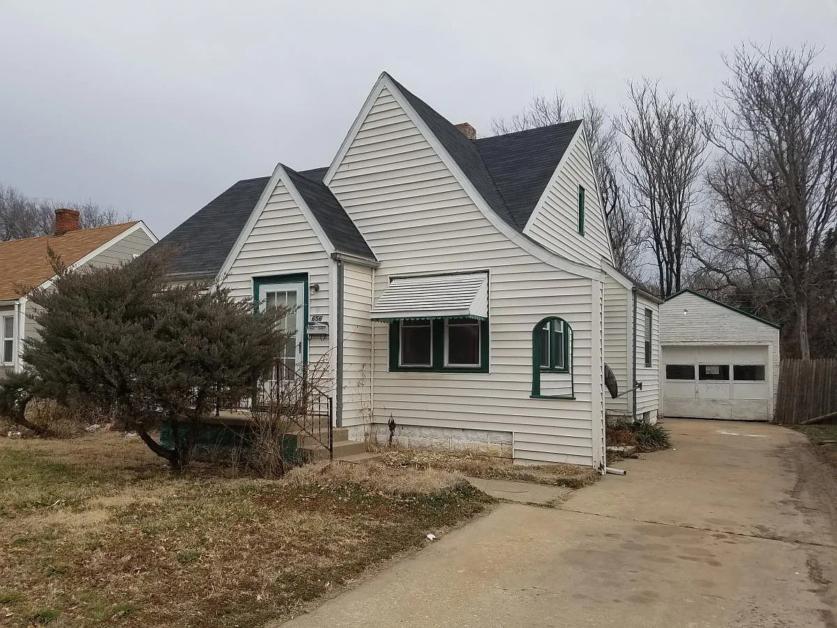 2 bed, 930 sqft, $825 — Photo 1