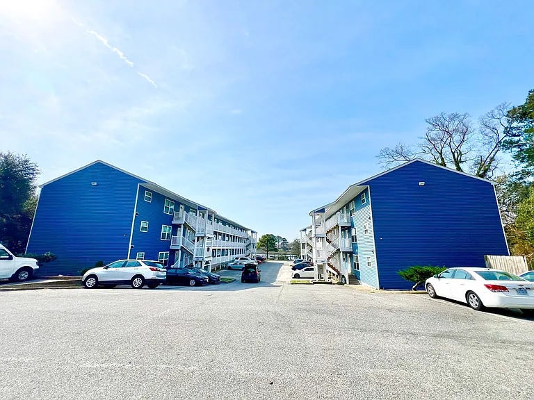 Pelican Dock Apartments — Photo 9