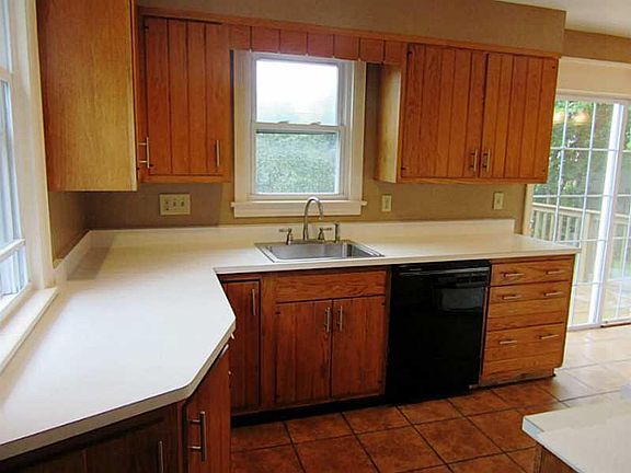 3rd image of 1108 Shenk Ave