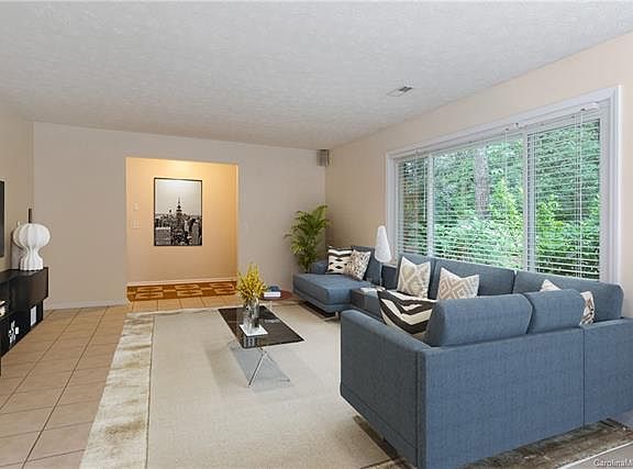 4th image of 8 Galax Ln