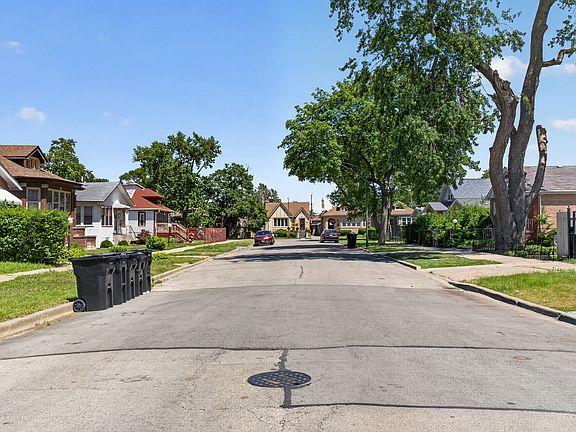 5th image of 1018 W 104th Pl