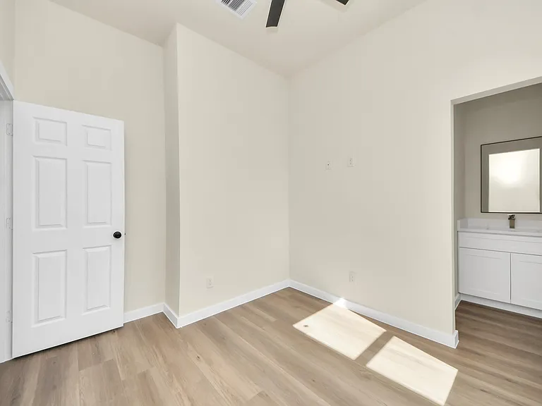 8025 Peachtree St #B — Photo 29
