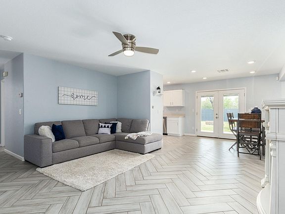 4th image of 2426 S 82nd Ln