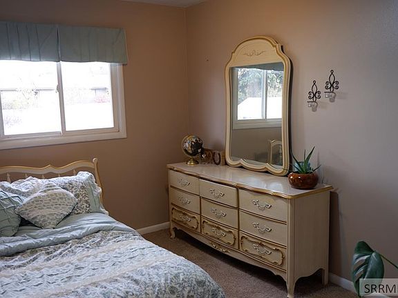 5th image of 329 Rose Ave
