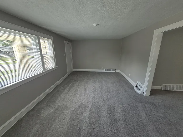 1310 S 76th St — Photo 3