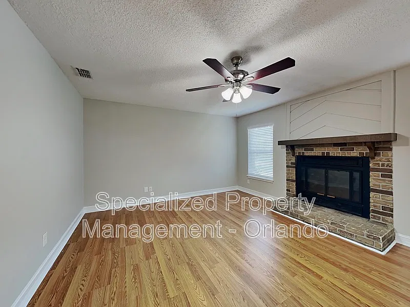 3 bed, 2.0 bath, 1266 sqft, $2,050 — Photo 3
