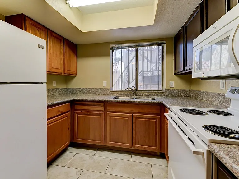 2125 Sun Ave #B — Photo 3