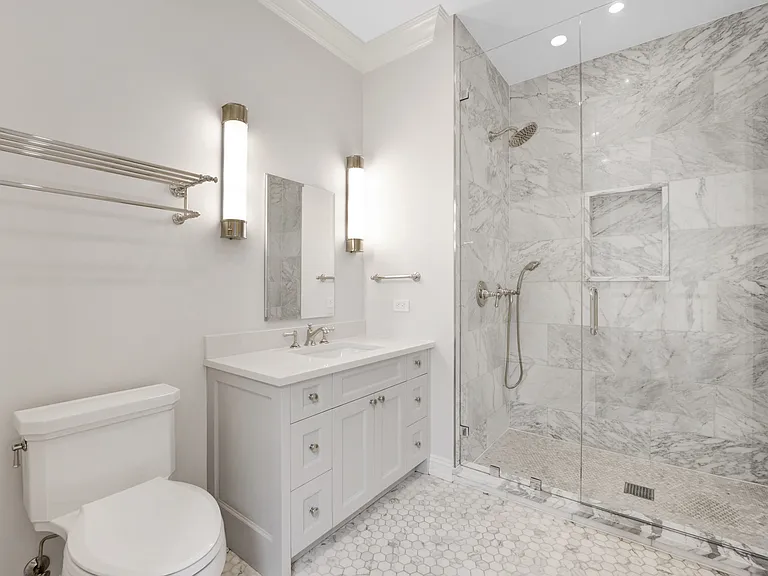 105 W Chestnut St — Photo 26