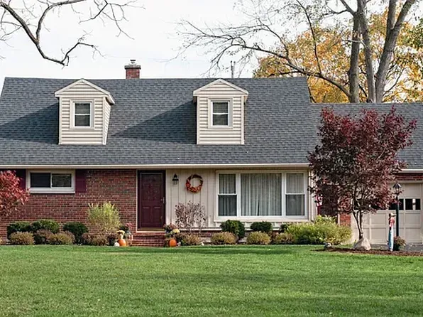 (undisclosed Address), Elmont, NY 11003