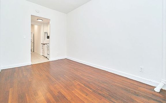 4th image of 353 W 44th St APT 1C