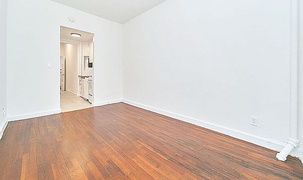 1st image of 353 W 44th St APT 3D