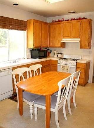 5th image of 15606 Rockwell Ave