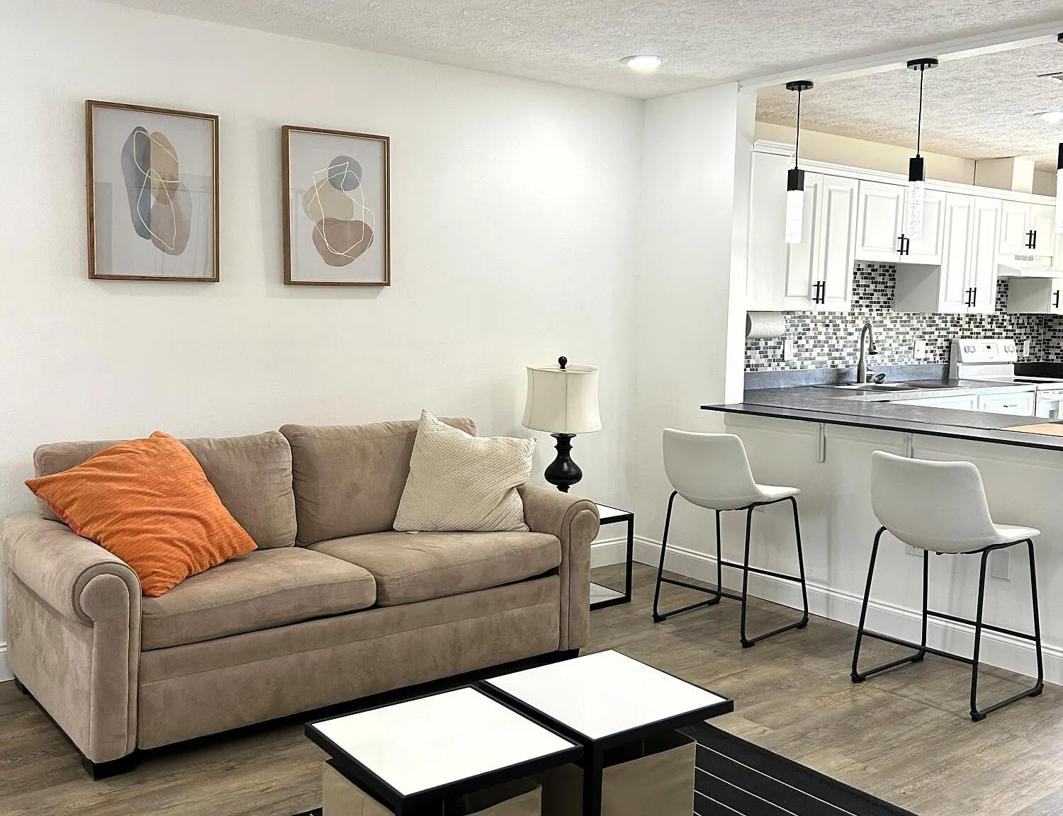 2 bed, 2.0 bath, 1024 sqft, $4,000 — Photo 2