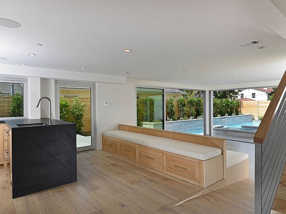 4th image of 8526 La Jolla Shores Dr