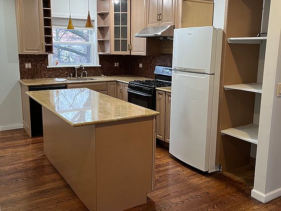 2nd image of 14215 Booth Memorial Ave Floor 3