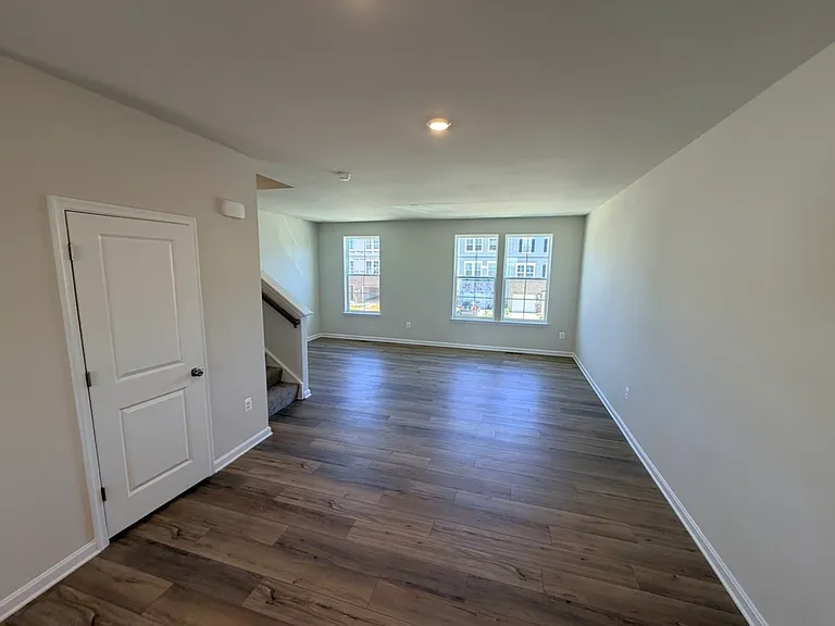 436 Seeback Dr — Photo 17