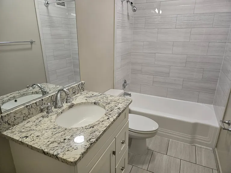 Calvert House Apartments — Photo 59