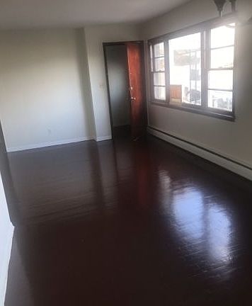 2nd image of 9 Gifford Pl