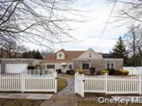 24 Whaley Street, Freeport, NY 11520