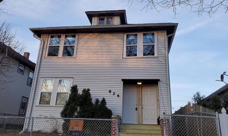 1st image of 824 Lenox Ave #1