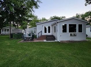 1181 Country Club Rd, Elgin, IL 60123