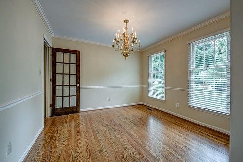 4th image of 703 Sandhurst Dr
