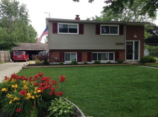 30327 Bretton St, Livonia, MI 48152
