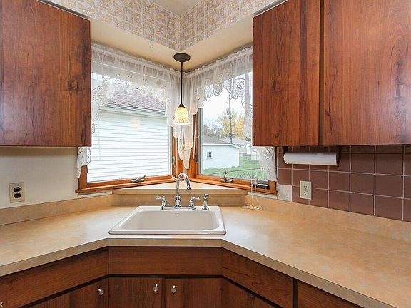 4th image of 16694 Bardbury Ave