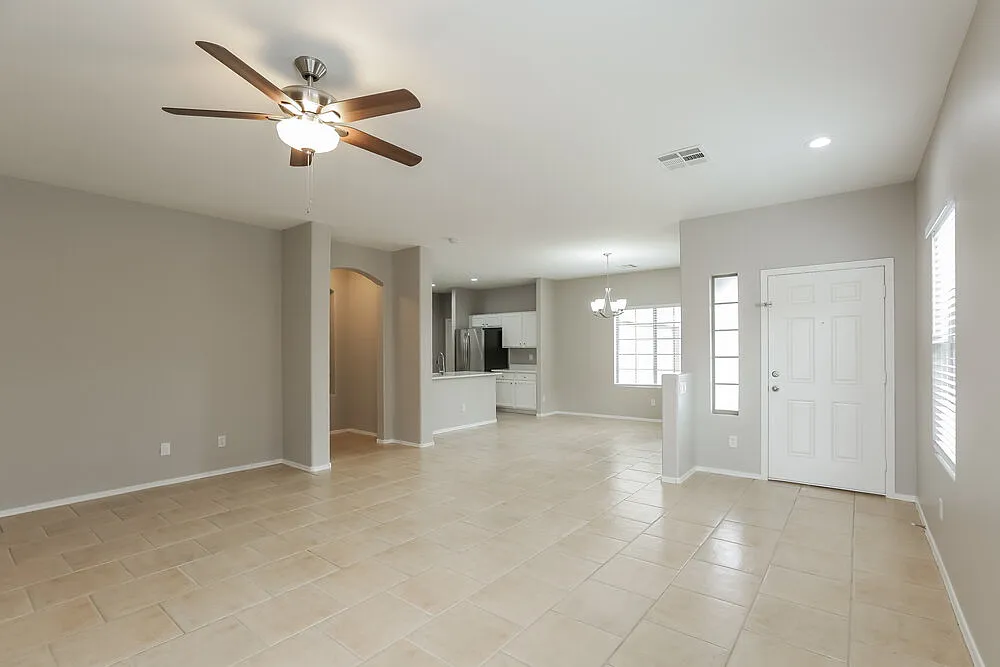3 bed, 2.0 bath, 1602 sqft, $2,085 — Photo 4
