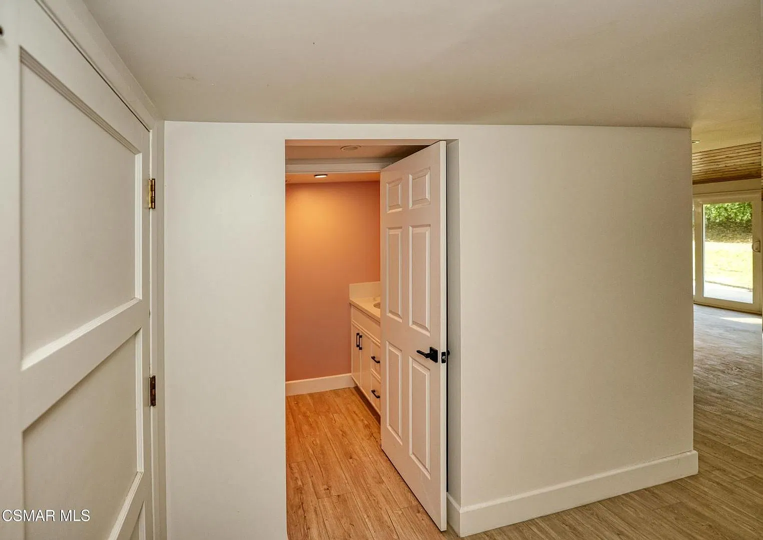 Beautifully upgraded 4 bedroom + 2 1/2 bath + Bonus room, single-story home in the heart of Thous... — Photo 2