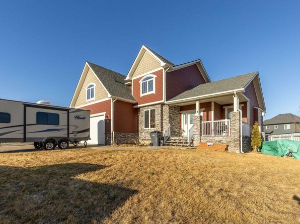 28 Waterfront Lndg, Coaldale, AB T1M 0B4