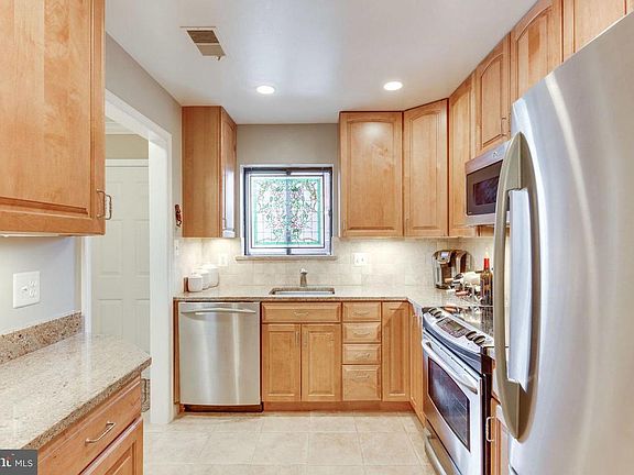2nd image of 2815 Lee Oaks Ct APT 102