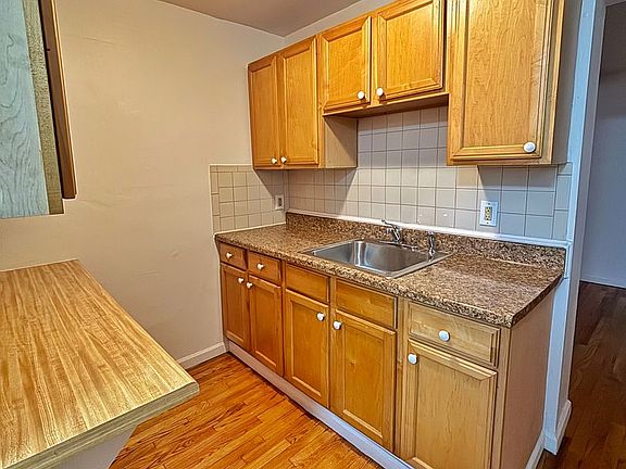 5th image of 415 Wyandotte St #2