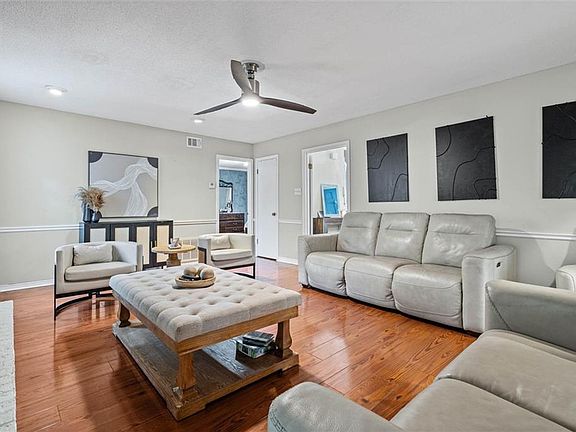 2nd image of 3100 Lloyds Ln