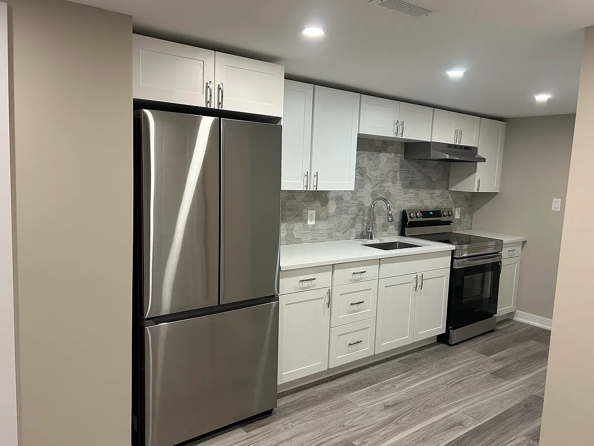 Building Photo - 16 Blackthorne Ave #16