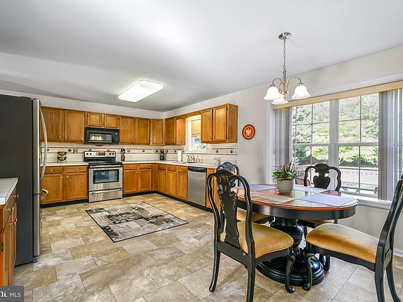 4th image of 858 Bullen Dr