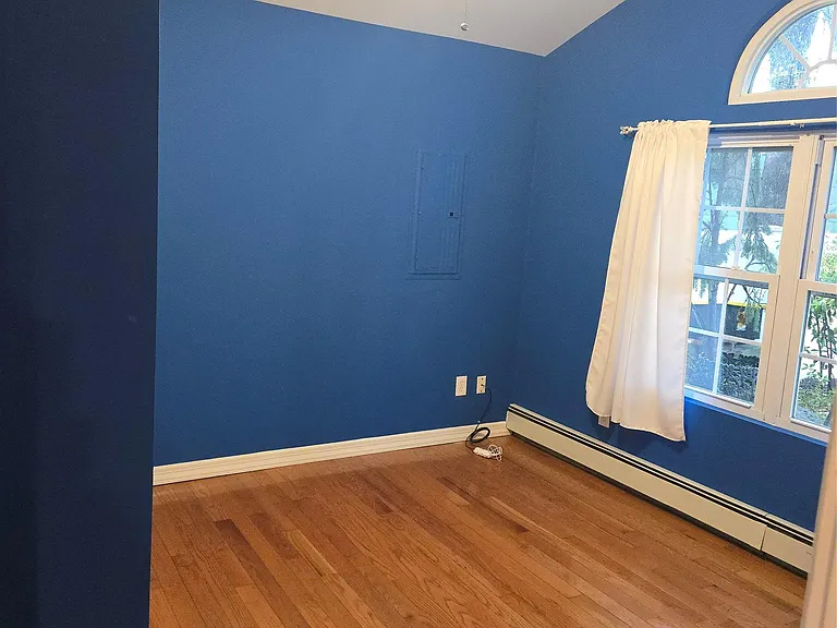 8 Roswell Ave — Photo 6