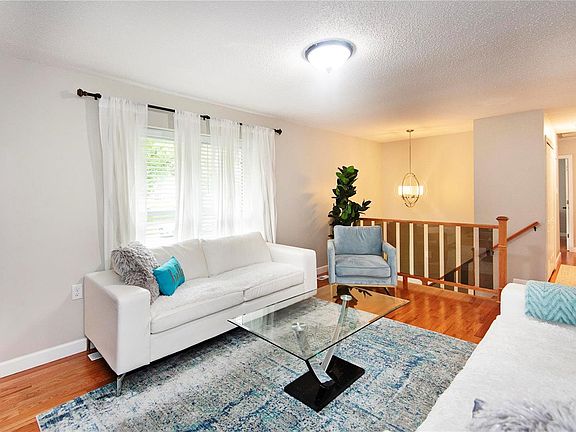 3rd image of 2909 Shores Dr