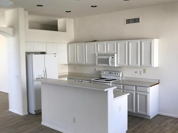 3rd image of 3330 N Garden Ln