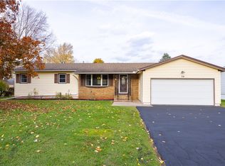 39 Paddington Dr, Rochester, NY 14624