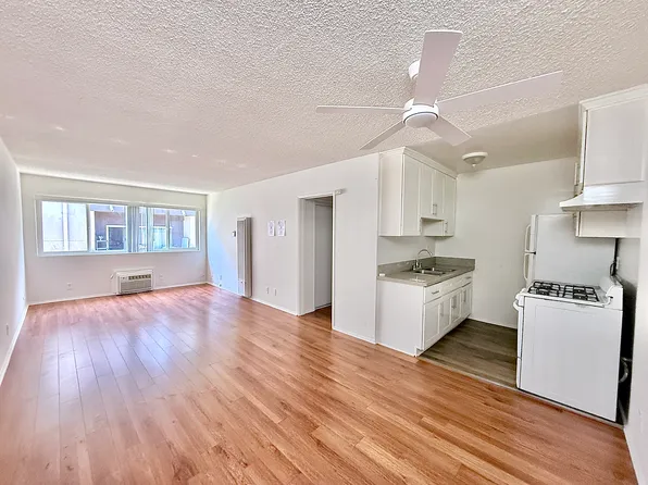 (undisclosed Address), Van Nuys, CA 91405