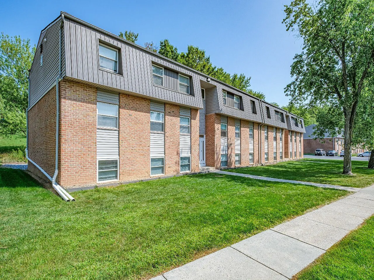 Colonial Glen — Photo 2